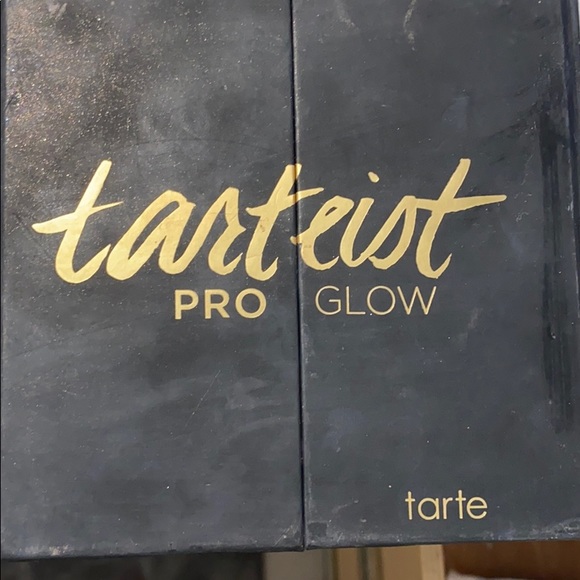 Makeup - Picture 1 of 2